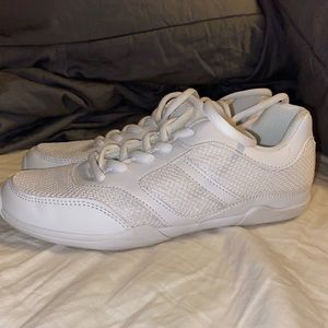 Cheer shoes